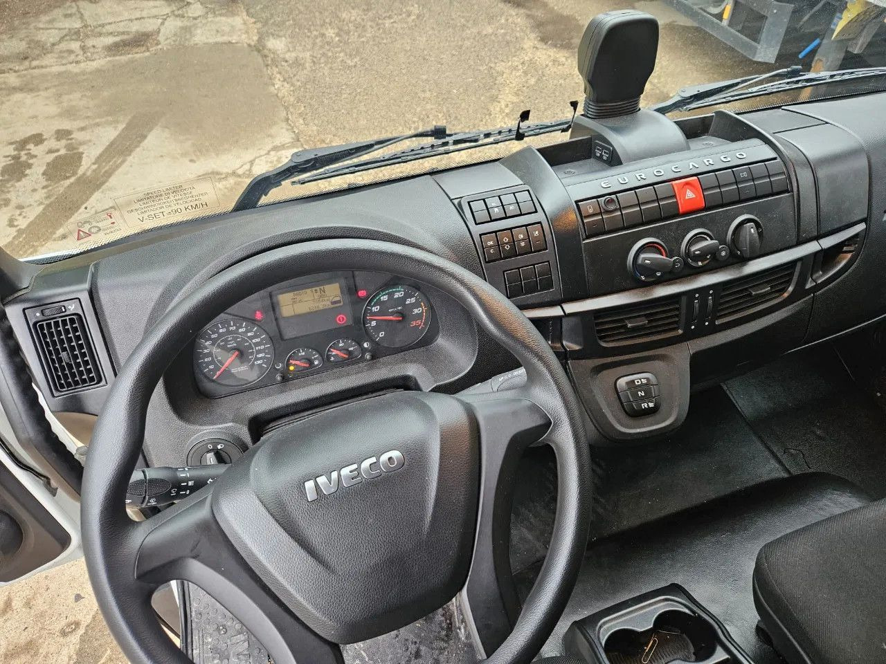 Грузовик с закрытым кузовом Iveco EuroCargo 120 - 210 BOX 12t Only 7554 km: фото 11 Грузовик с закрытым кузовом Iveco EuroCargo 120 - 210 BOX 12t Only 7554 km: фото 11