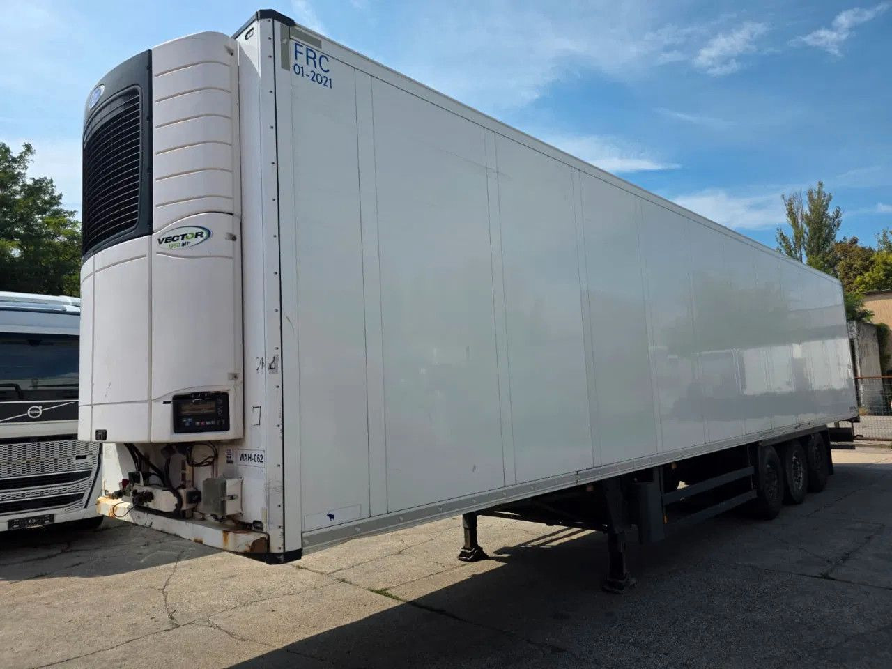 Schmitz Cargobull SCB S3B CARRIER VECTOR 1950 Mt- Lifting Axel-12U - Полуприцеп-рефрижератор: фото 1 Schmitz Cargobull SCB S3B CARRIER VECTOR 1950 Mt- Lifting Axel-12U - Полуприцеп-рефрижератор: фото 1