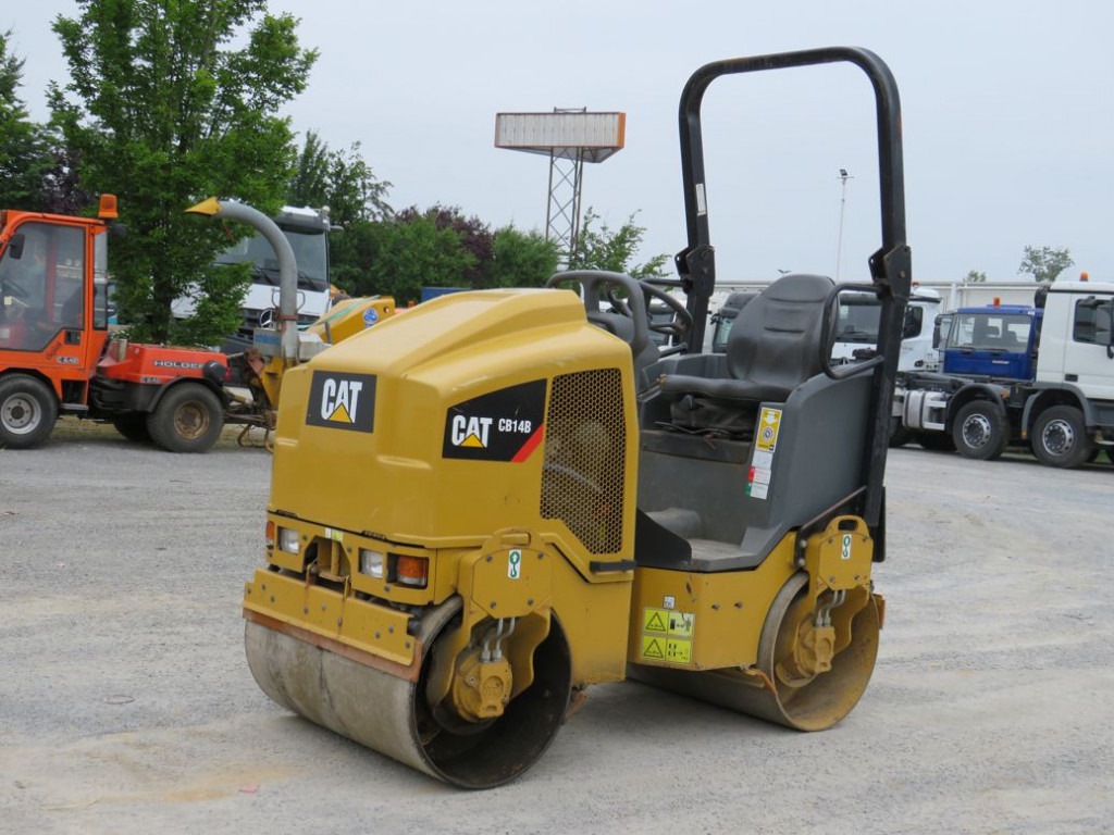 CATERPILLAR Tandem-Vibrationswalze CB14 B Baumaschine - Каток: фото 1 CATERPILLAR Tandem-Vibrationswalze CB14 B Baumaschine - Каток: фото 1