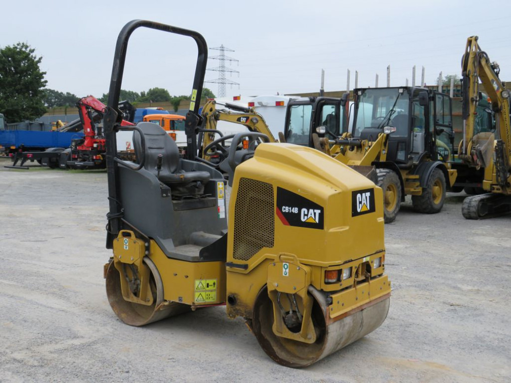 CATERPILLAR Tandem-Vibrationswalze CB14 B Baumaschine - Каток: фото 2 CATERPILLAR Tandem-Vibrationswalze CB14 B Baumaschine - Каток: фото 2