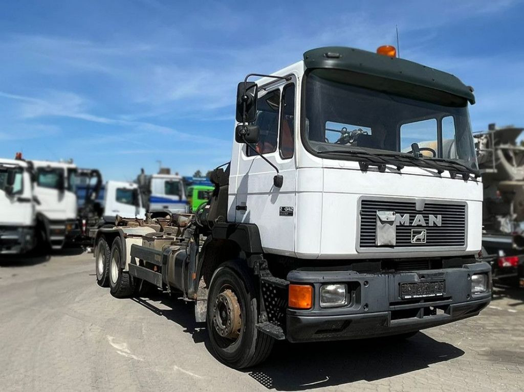 MAN F2000 27.342 6x4 Abrollkipper mit Kran - Крюковой мультилифт, Автоманипулятор: фото 2 MAN F2000 27.342 6x4 Abrollkipper mit Kran - Крюковой мультилифт, Автоманипулятор: фото 2