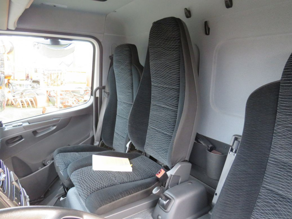 MERCEDES-BENZ Atego 818 L Pritsche LBW LBW 1 to AHK+Luftans - Тентованный фургон: фото 3 MERCEDES-BENZ Atego 818 L Pritsche LBW LBW 1 to AHK+Luftans - Тентованный фургон: фото 3