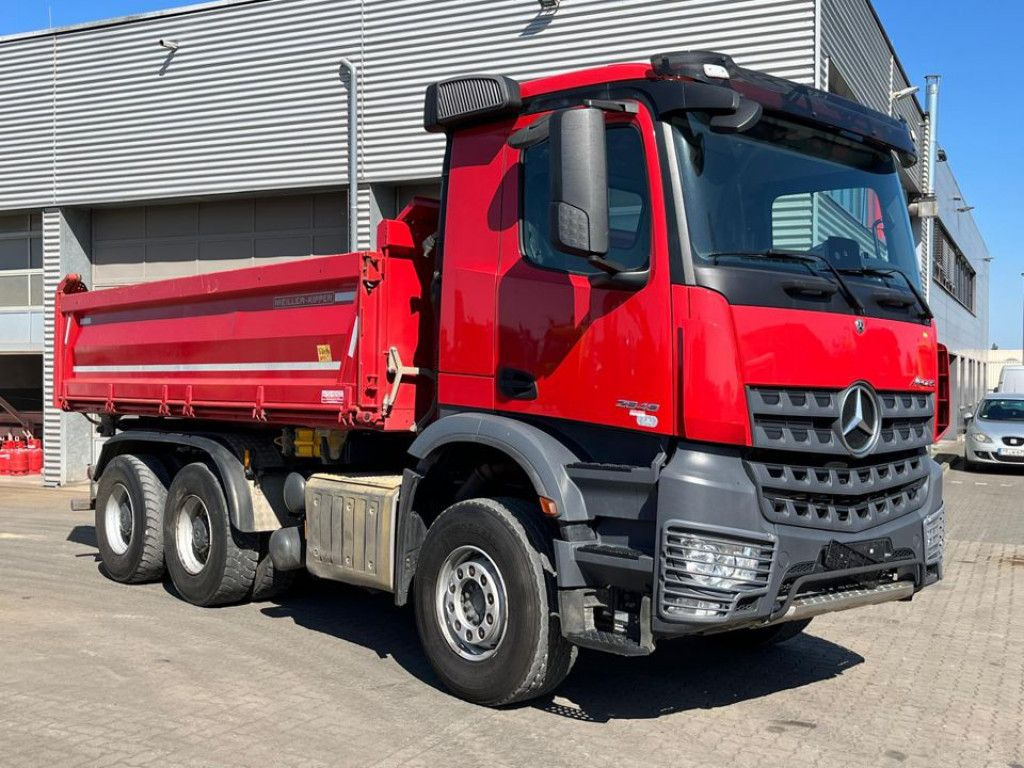 Mercedes-Benz Arocs 2648 6x4 3-Achs Kipper Bordmatik - Самосвал: фото 2 Mercedes-Benz Arocs 2648 6x4 3-Achs Kipper Bordmatik - Самосвал: фото 2