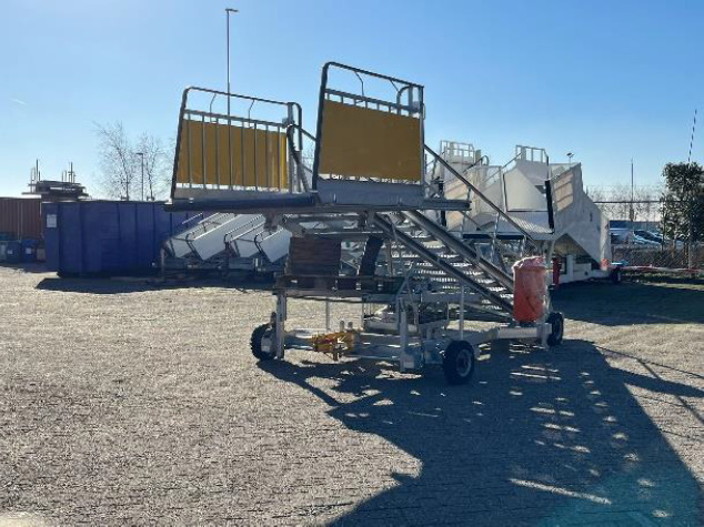 Maintenance Stairs SPS OT-14 - Пассажирский трап: фото 3 Maintenance Stairs SPS OT-14 - Пассажирский трап: фото 3