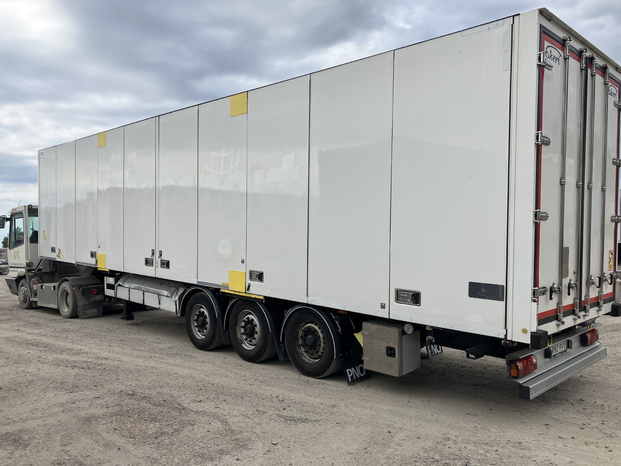 EKERI REEFER OPENSIDE - DOUPLESTOCK - HUCKEPACK - Полуприцеп-рефрижератор: фото 3 EKERI REEFER OPENSIDE - DOUPLESTOCK - HUCKEPACK - Полуприцеп-рефрижератор: фото 3
