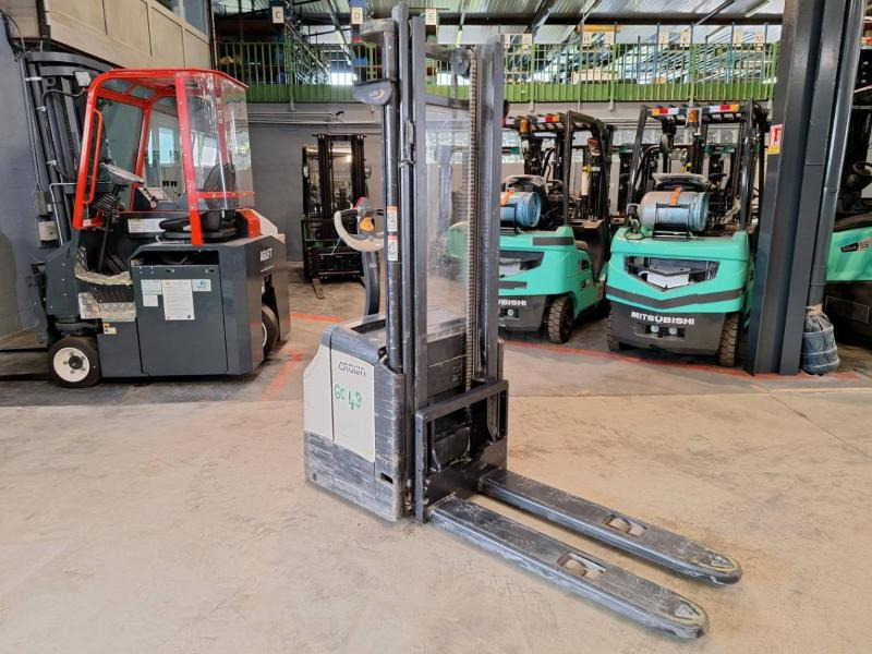 Crown ES4000-1.6 - Штабелер: фото 3 Crown ES4000-1.6 - Штабелер: фото 3