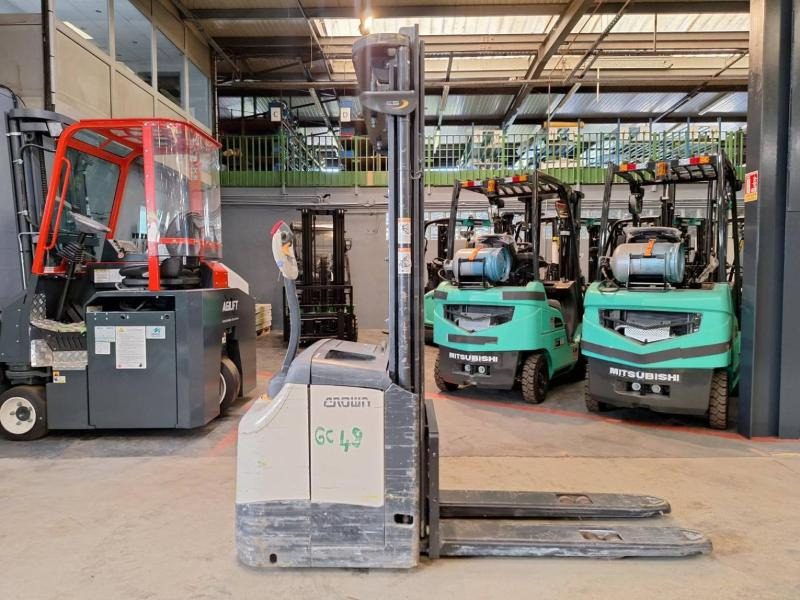 Crown ES4000-1.6 - Штабелер: фото 4 Crown ES4000-1.6 - Штабелер: фото 4