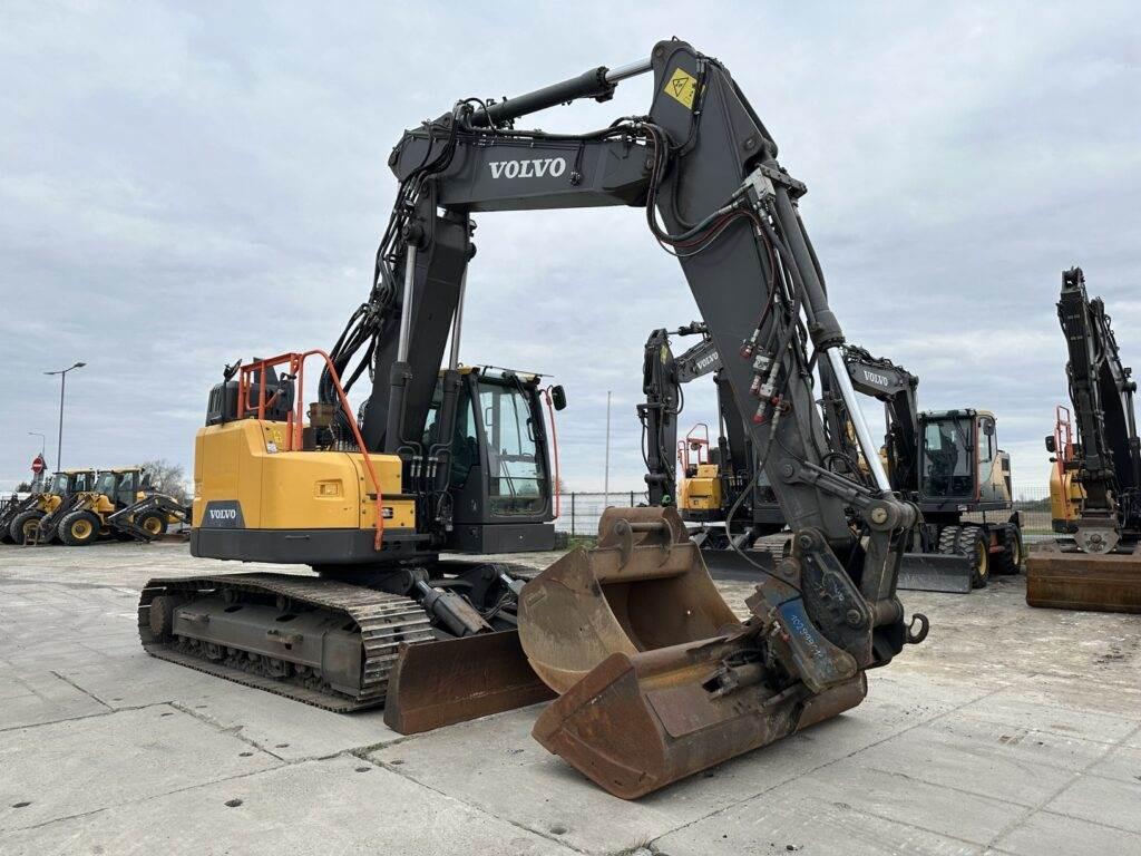 Volvo ECR235EL - Гусеничный экскаватор: фото 1 Volvo ECR235EL - Гусеничный экскаватор: фото 1