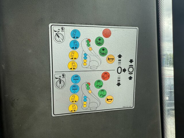 BOMAG BW 174 AP-4 AM Walze 12 Ton *Vibrator *Streuer - Каток: фото 5 BOMAG BW 174 AP-4 AM Walze 12 Ton *Vibrator *Streuer - Каток: фото 5