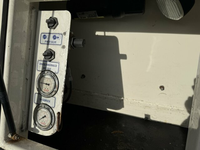 Feldbinder O.ME.P.S Silo Auflieger 27 m³ - Asche, Gülle - Полуприцеп цистерна для сыпучих грузов: фото 2 Feldbinder O.ME.P.S Silo Auflieger 27 m³ - Asche, Gülle - Полуприцеп цистерна для сыпучих грузов: фото 2