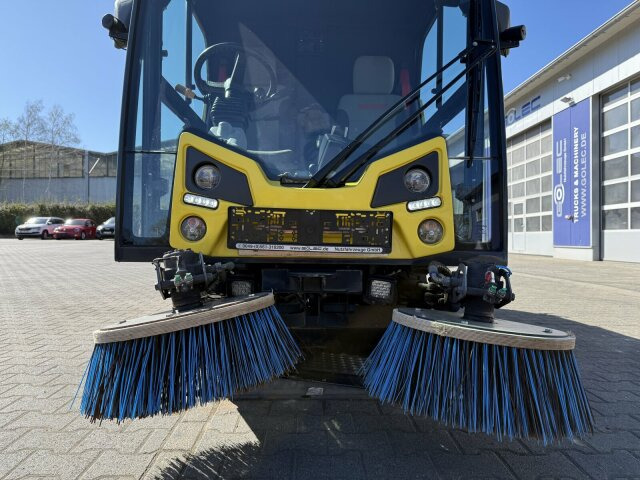 Подметально-уборочная машина Johnston C202 Kleinkehrmaschine 2 M³ - 6.000 h: фото 15 Подметально-уборочная машина Johnston C202 Kleinkehrmaschine 2 M³ - 6.000 h: фото 15