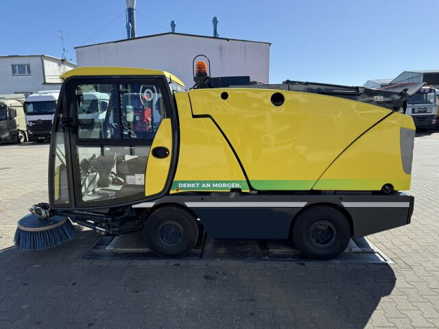 Подметально-уборочная машина Johnston C202 Kleinkehrmaschine 2 M³ - 6.000 h: фото 12 Подметально-уборочная машина Johnston C202 Kleinkehrmaschine 2 M³ - 6.000 h: фото 12