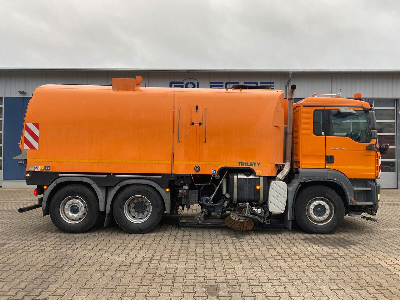 MAN TGA 26.430 6x2-2 LL - Подметально-уборочная машина: фото 2 MAN TGA 26.430 6x2-2 LL - Подметально-уборочная машина: фото 2