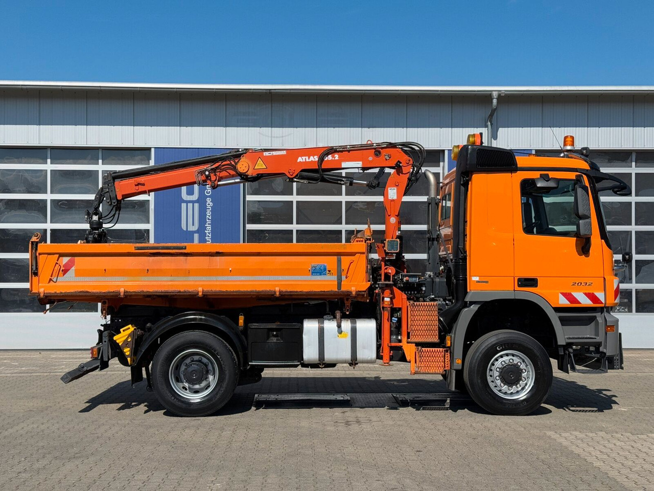 Mercedes-Benz ACTROS 2044 4x4 Kipper Kran ATLAS 65.2 A2L - Самосвал, Автоманипулятор: фото 3 Mercedes-Benz ACTROS 2044 4x4 Kipper Kran ATLAS 65.2 A2L - Самосвал, Автоманипулятор: фото 3