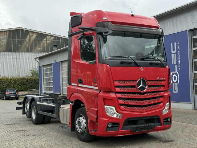 Mercedes-Benz ACTROS 2543 6x2 Wechselaufbau BDF AHK 2 Betten - Грузовик-контейнеровоз/ Сменный кузов: фото 1 Mercedes-Benz ACTROS 2543 6x2 Wechselaufbau BDF AHK 2 Betten - Грузовик-контейнеровоз/ Сменный кузов: фото 1
