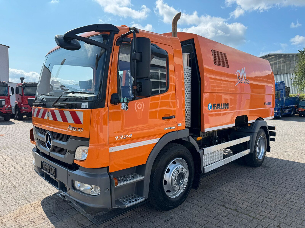 Mercedes-Benz ATEGO 1324 4x2 Kehrmaschine FAUN Viajet 6R/H - Подметально-уборочная машина: фото 2 Mercedes-Benz ATEGO 1324 4x2 Kehrmaschine FAUN Viajet 6R/H - Подметально-уборочная машина: фото 2