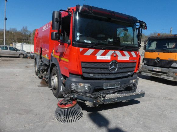 Mercedes-Benz Atego 1324 4x2 Kehrmaschine BROCK HD Anlage - Подметально-уборочная машина: фото 1 Mercedes-Benz Atego 1324 4x2 Kehrmaschine BROCK HD Anlage - Подметально-уборочная машина: фото 1
