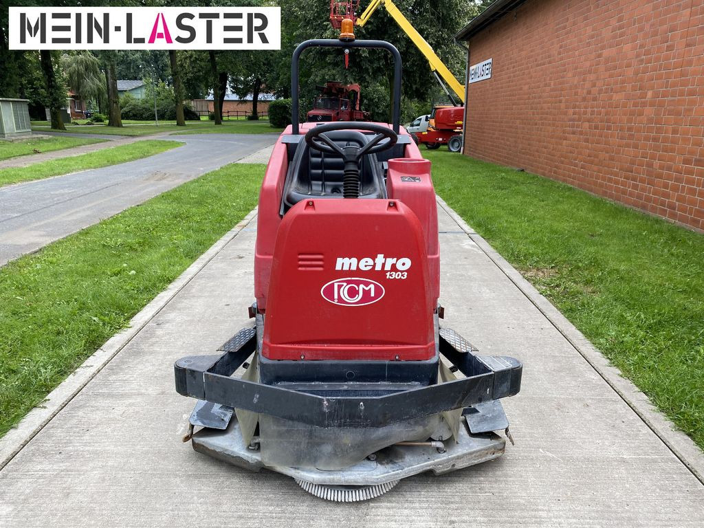 RCM Metro 1303 N Scheuersaugmaschine /3x Teller RCM Metro 1303 N Scheuersaugmaschine /3x Teller - Поломоечная машина: фото 2 RCM Metro 1303 N Scheuersaugmaschine /3x Teller RCM Metro 1303 N Scheuersaugmaschine /3x Teller - Поломоечная машина: фото 2