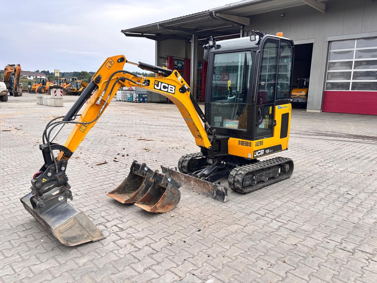 JCB 19C-1 - Мини-экскаватор: фото 1 JCB 19C-1 - Мини-экскаватор: фото 1