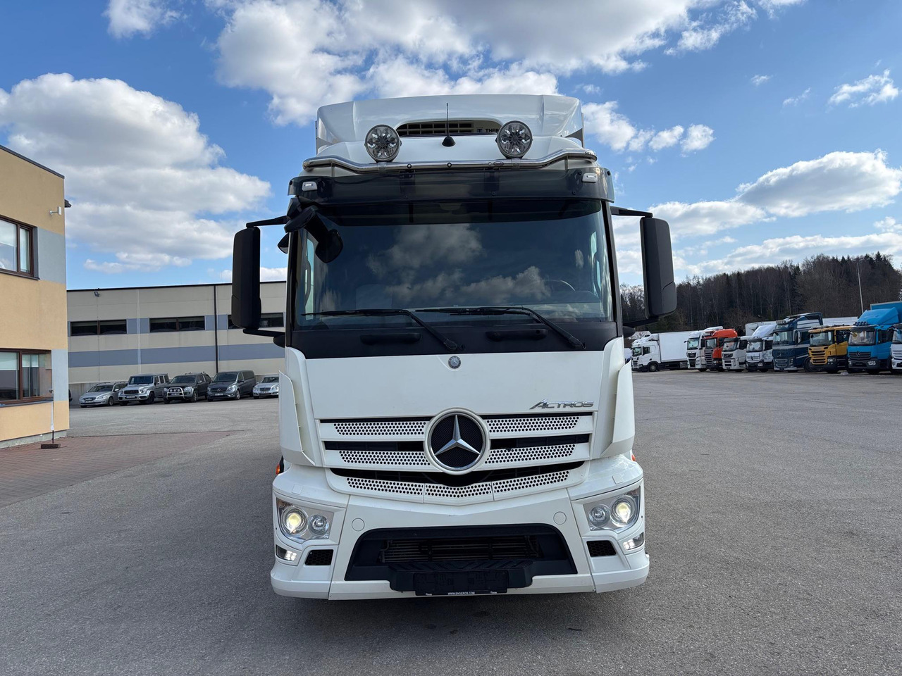 MERCEDES-BENZ ACTROS 1835 - Грузовик с закрытым кузовом: фото 4 MERCEDES-BENZ ACTROS 1835 - Грузовик с закрытым кузовом: фото 4