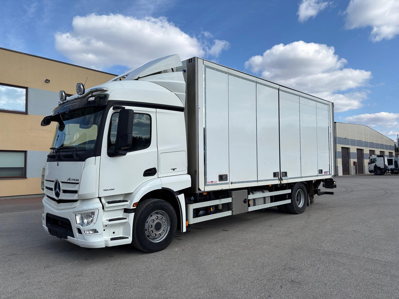 MERCEDES-BENZ ACTROS 1835 - Грузовик с закрытым кузовом: фото 3 MERCEDES-BENZ ACTROS 1835 - Грузовик с закрытым кузовом: фото 3