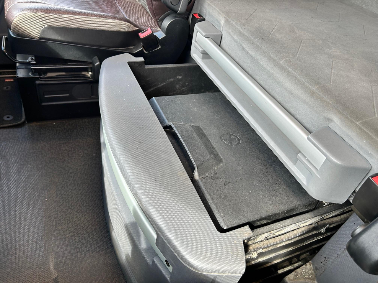 Грузовик с закрытым кузовом RENAULT T520: фото 21 Грузовик с закрытым кузовом RENAULT T520: фото 21