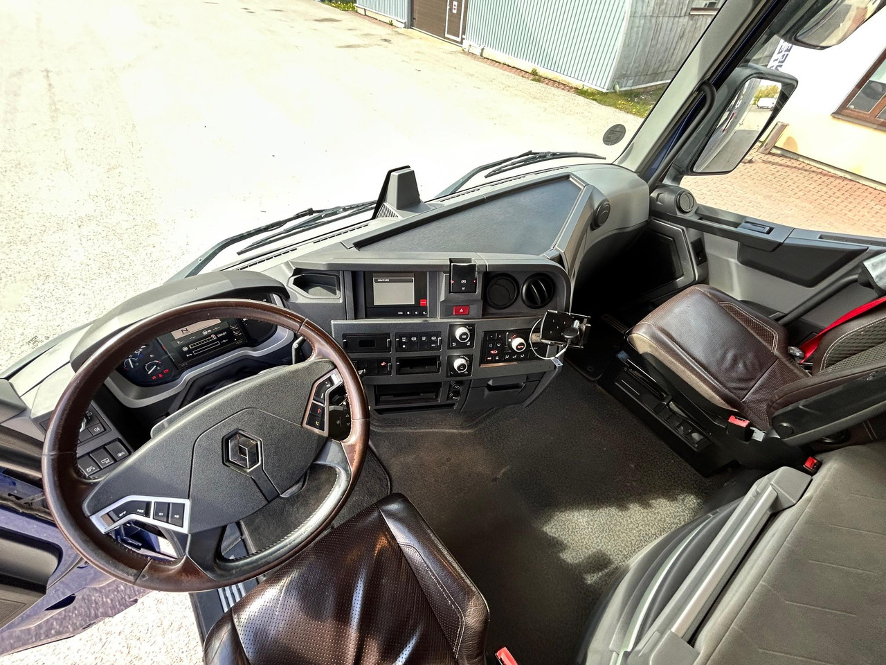 Грузовик с закрытым кузовом RENAULT T520: фото 20 Грузовик с закрытым кузовом RENAULT T520: фото 20