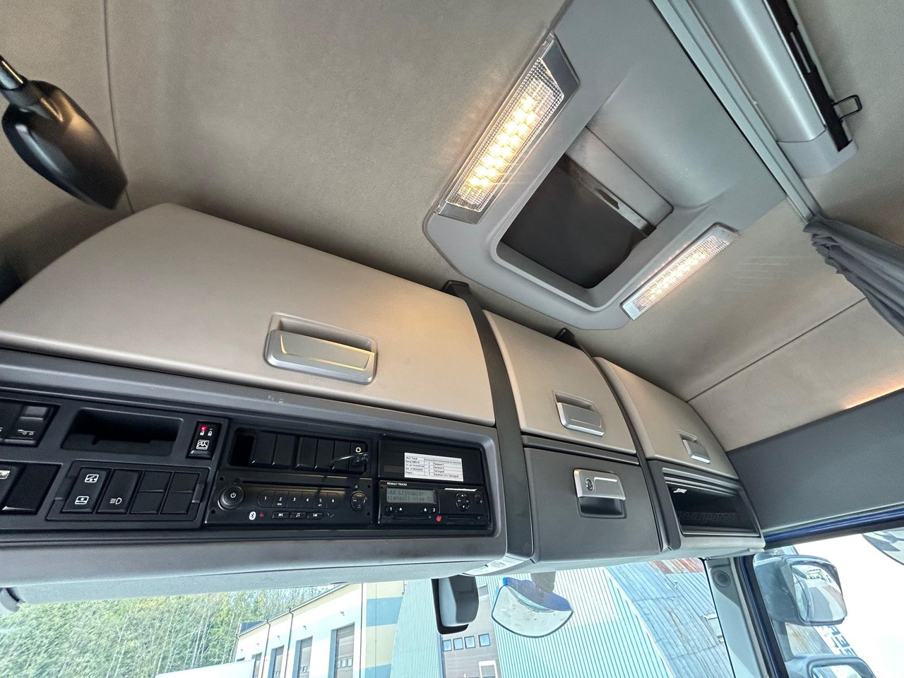 Грузовик с закрытым кузовом RENAULT T520: фото 19 Грузовик с закрытым кузовом RENAULT T520: фото 19