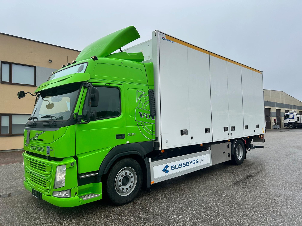 VOLVO FM330 - Грузовик с закрытым кузовом: фото 4 VOLVO FM330 - Грузовик с закрытым кузовом: фото 4