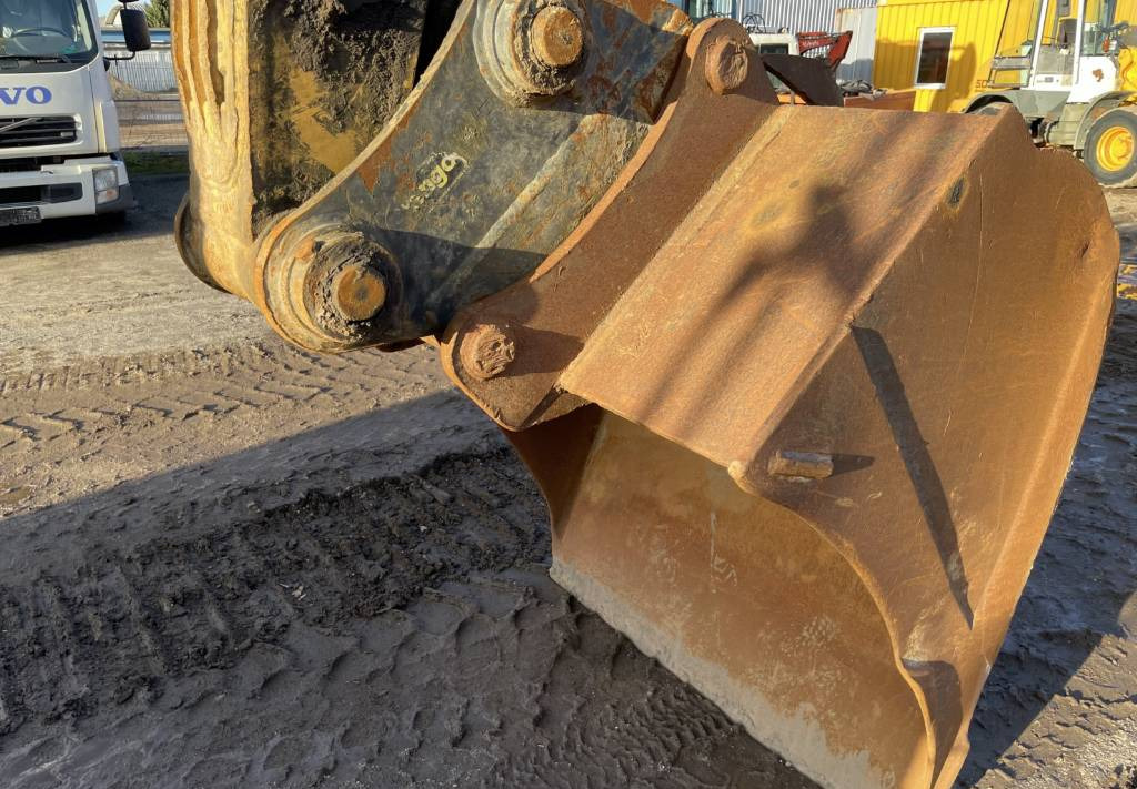 Гусеничный экскаватор Komatsu PC 240LC-8 Hammerlines Klima 2 buckets: фото 19