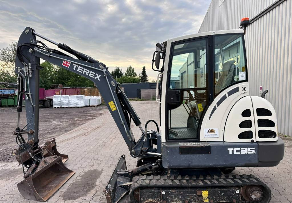 Terex TC 35 mit 3 Löffel - Мини-экскаватор: фото 1 Terex TC 35 mit 3 Löffel - Мини-экскаватор: фото 1