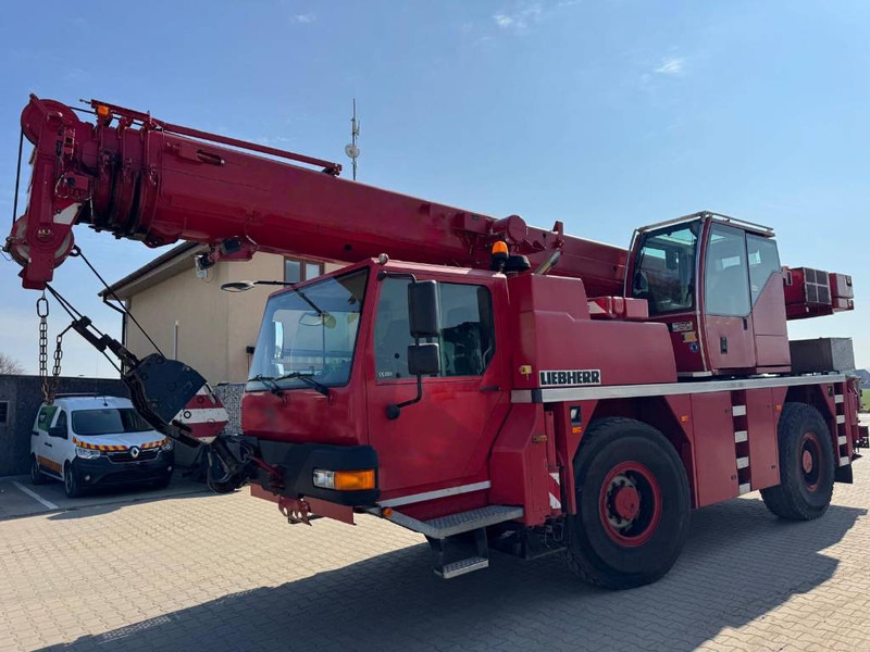 Liebherr LTM 1030-2.1 - Вседорожный кран: фото 1 Liebherr LTM 1030-2.1 - Вседорожный кран: фото 1