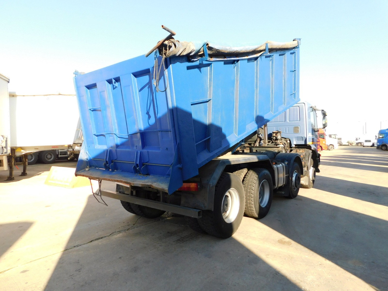 Iveco Trakker ad410t45 - Самосвал: фото 3 Iveco Trakker ad410t45 - Самосвал: фото 3