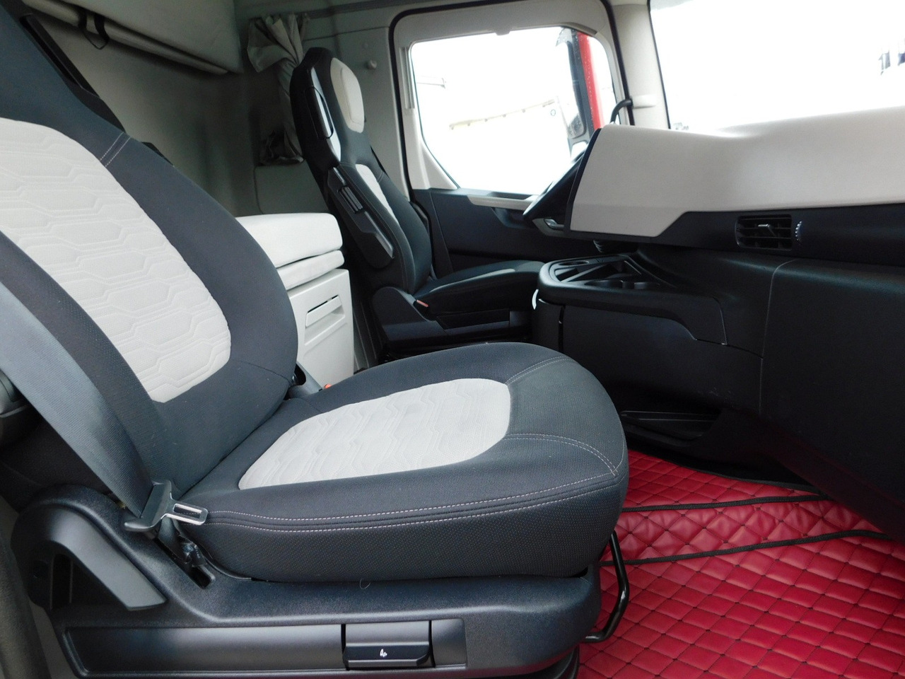 Ford F max 4x2 scab e6 12tx2620 - Тягач: фото 5 Ford F max 4x2 scab e6 12tx2620 - Тягач: фото 5