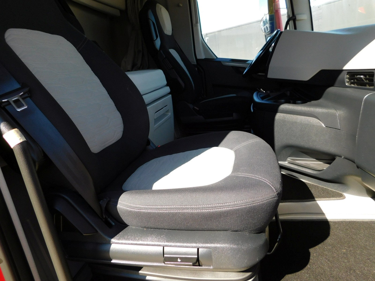 Ford F max ll 4x2 scab e6 12tx2620 - Тягач: фото 5 Ford F max ll 4x2 scab e6 12tx2620 - Тягач: фото 5