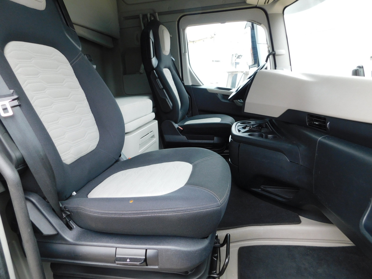 Ford F max ll 4x2 scab e6 12tx2620 - Тягач: фото 5 Ford F max ll 4x2 scab e6 12tx2620 - Тягач: фото 5