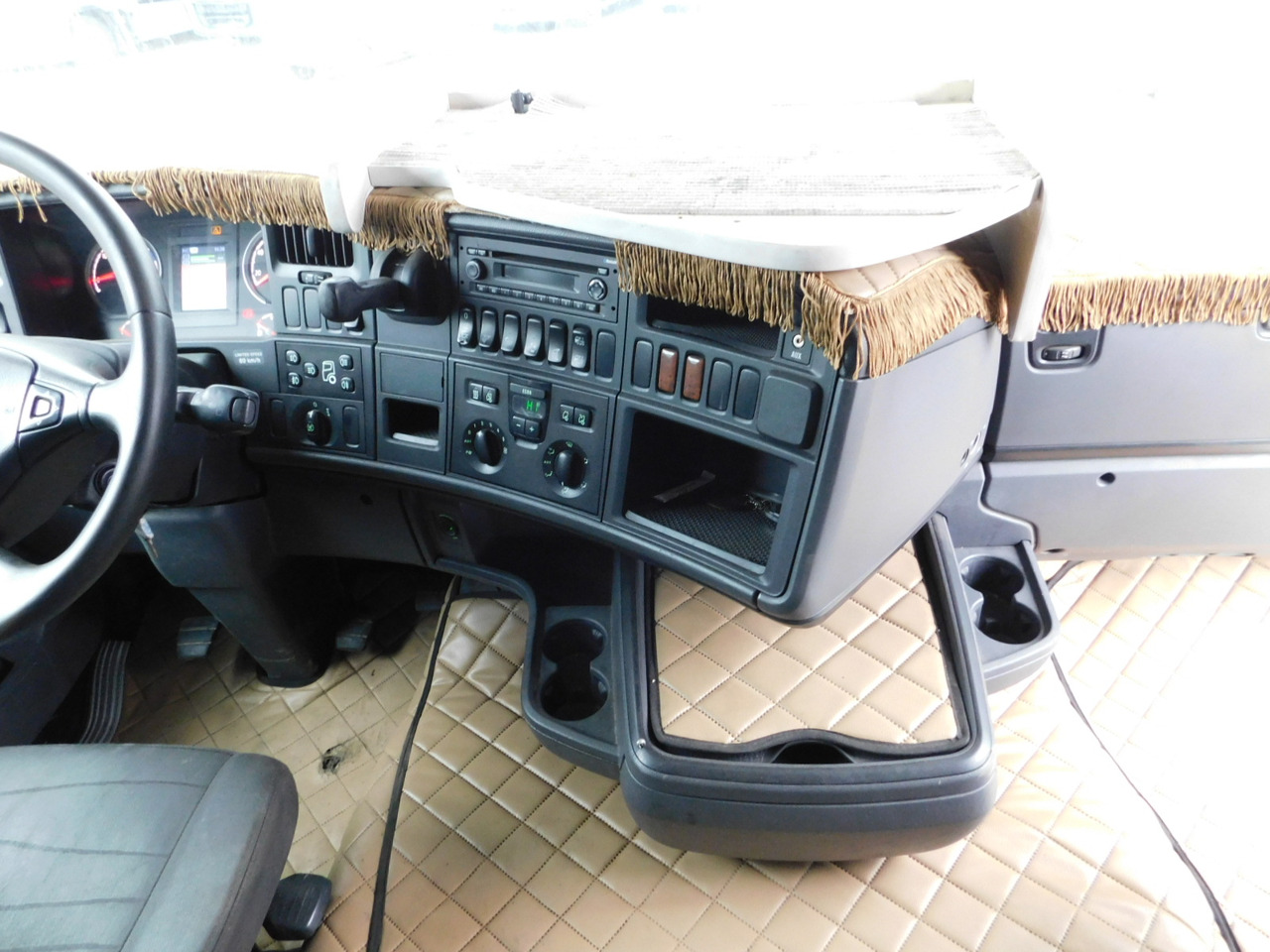 Тягач Scania R480: фото 6