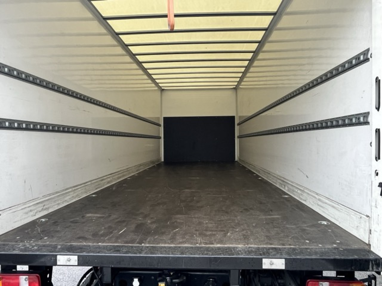 Грузовик с закрытым кузовом MAN TGL 12.250 4x2 BL CH Euro6 Klima AHK Luftfeder ZV: фото 12 Грузовик с закрытым кузовом MAN TGL 12.250 4x2 BL CH Euro6 Klima AHK Luftfeder ZV: фото 12