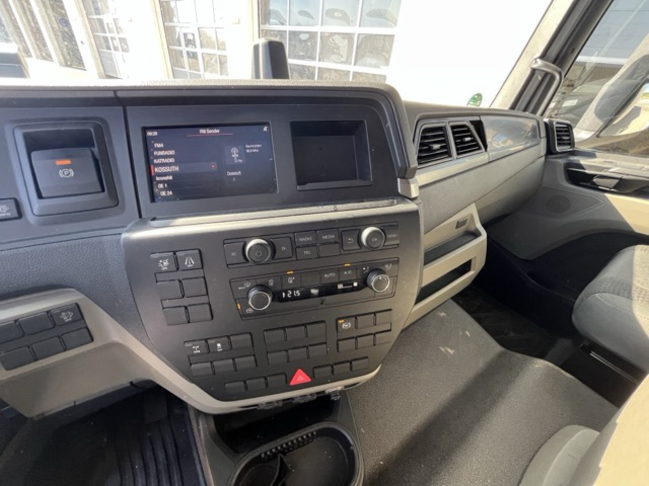 MAN TGL 12.250 4x2 BL Euro6 Klima AHK Luftfeder - Фургон с закрытым кузовом: фото 3 MAN TGL 12.250 4x2 BL Euro6 Klima AHK Luftfeder - Фургон с закрытым кузовом: фото 3