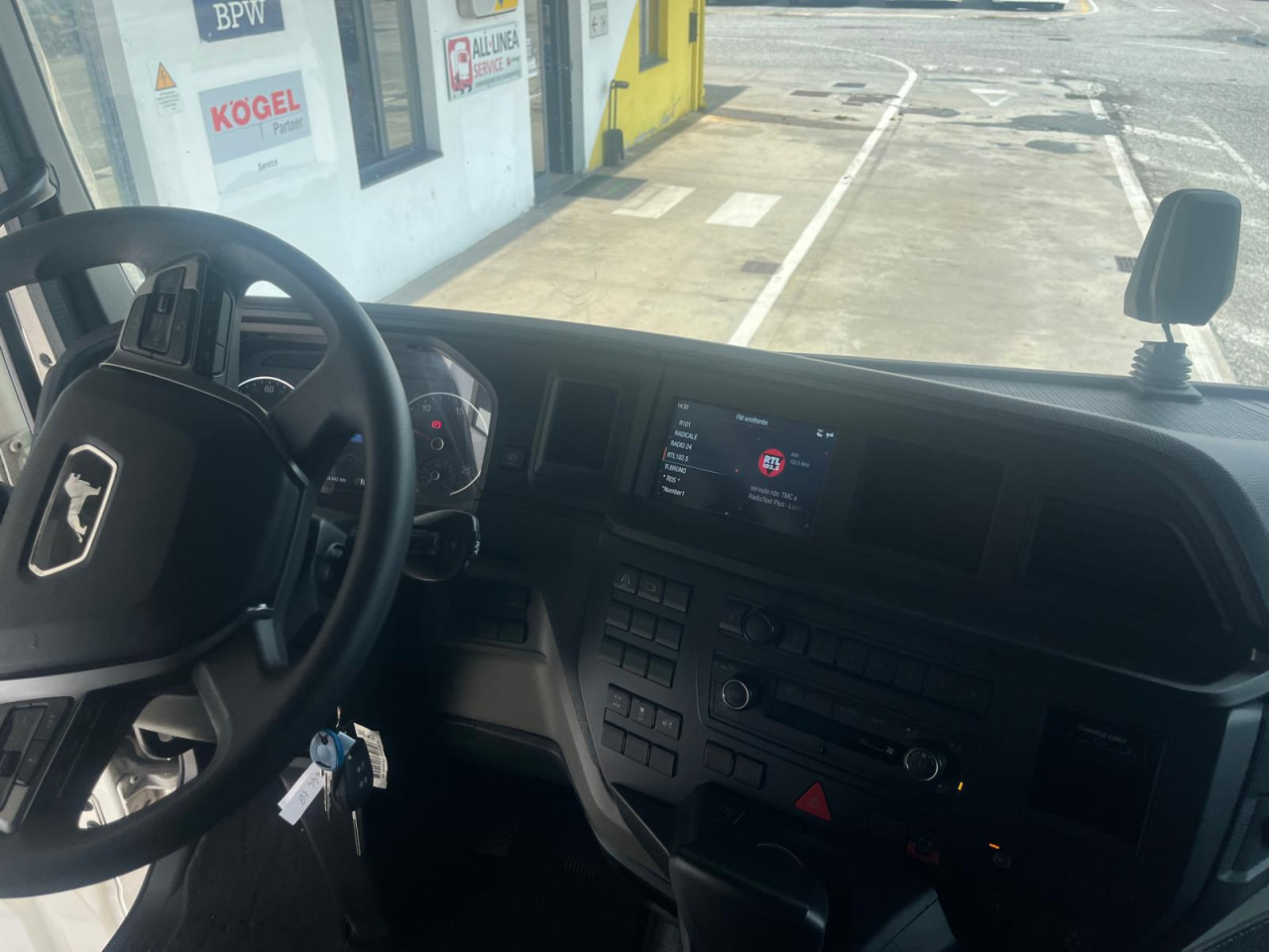 MAN TGX 18.510 4x2 BL SA ADR FL EXII EXIII Euro6 Klima - Тягач: фото 2 MAN TGX 18.510 4x2 BL SA ADR FL EXII EXIII Euro6 Klima - Тягач: фото 2