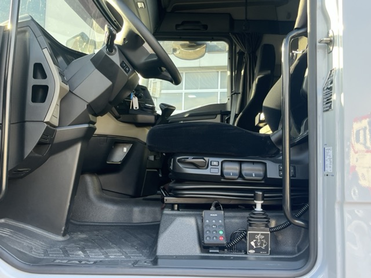 MAN TGX 18.520 4x2 BL SA Euro6 Intarder Klima ZV - Тягач: фото 5 MAN TGX 18.520 4x2 BL SA Euro6 Intarder Klima ZV - Тягач: фото 5