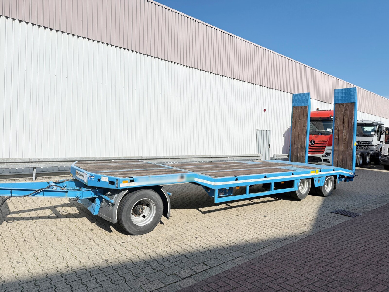 Andere Scorpion 3-Achs Tiefladeanhänger Scorpion 3-Achs Tiefladeanhänger, Liftachse, pneumatische Auffahrrampen - Низкорамный прицеп: фото 1 Andere Scorpion 3-Achs Tiefladeanhänger Scorpion 3-Achs Tiefladeanhänger, Liftachse, pneumatische Auffahrrampen - Низкорамный прицеп: фото 1