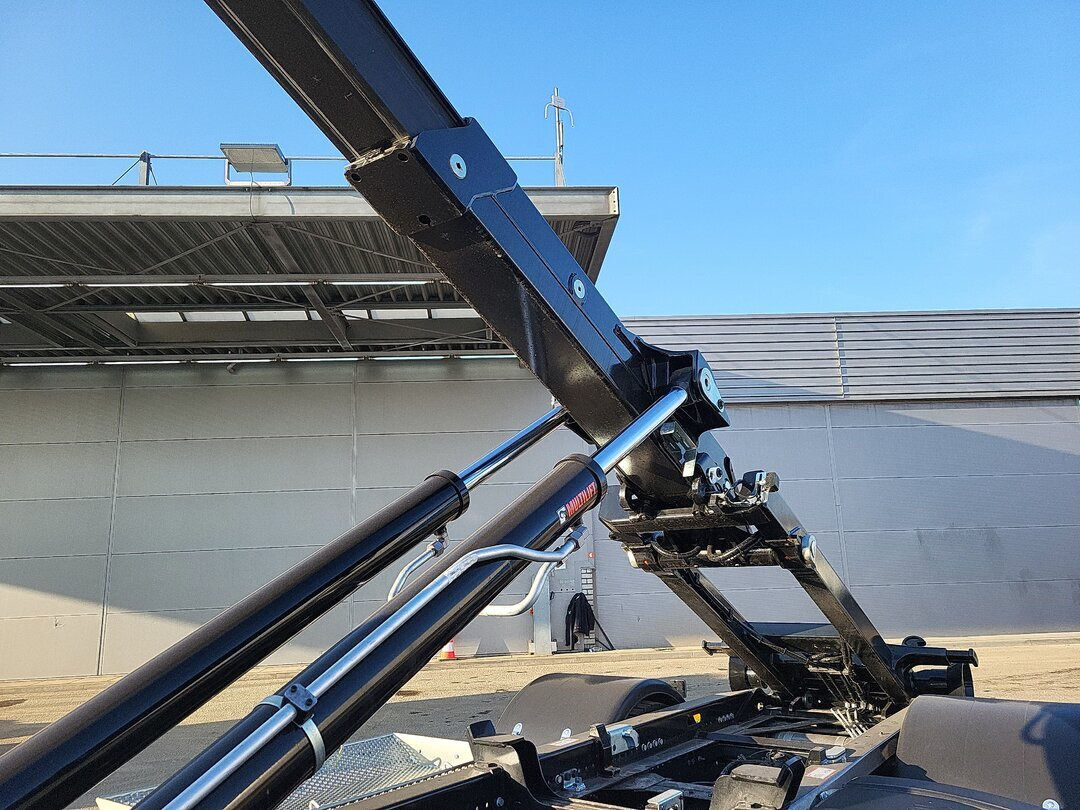 Euro Cargo 180E320 4x2 Euro Cargo 180E320 4x2, HIAB Abroller - Крюковой мультилифт: фото 2 Euro Cargo 180E320 4x2 Euro Cargo 180E320 4x2, HIAB Abroller - Крюковой мультилифт: фото 2