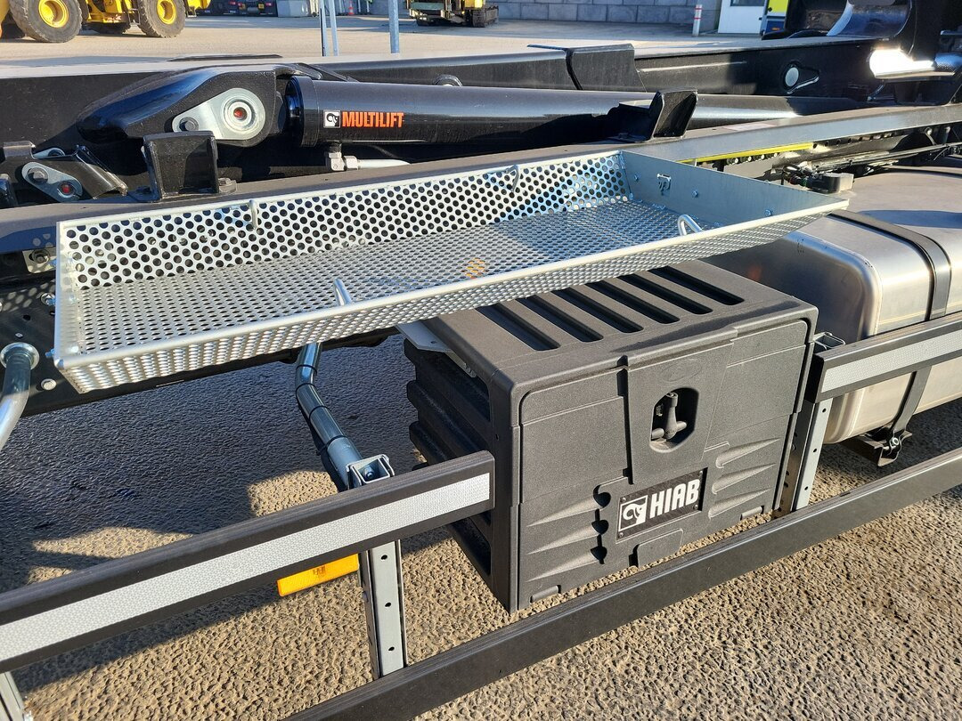 Euro Cargo 180E320 4x2 Euro Cargo 180E320 4x2, HIAB Abroller - Крюковой мультилифт: фото 5 Euro Cargo 180E320 4x2 Euro Cargo 180E320 4x2, HIAB Abroller - Крюковой мультилифт: фото 5