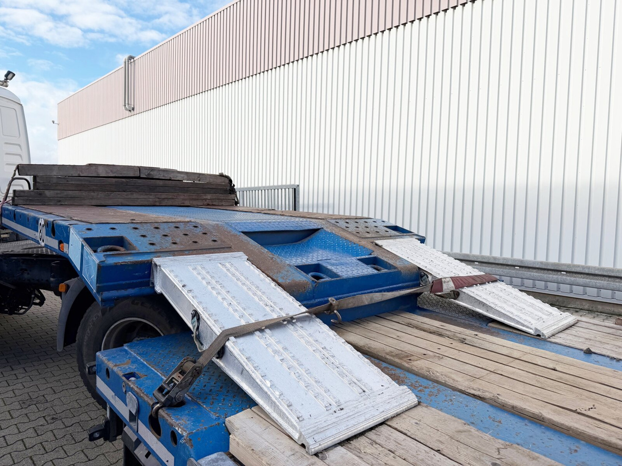 Fliegl SDS 420 T SDS 420 T, Nachlauflenkachse, Verbr. auf 3m, hydr. Rampen - Низкорамный полуприцеп: фото 5 Fliegl SDS 420 T SDS 420 T, Nachlauflenkachse, Verbr. auf 3m, hydr. Rampen - Низкорамный полуприцеп: фото 5