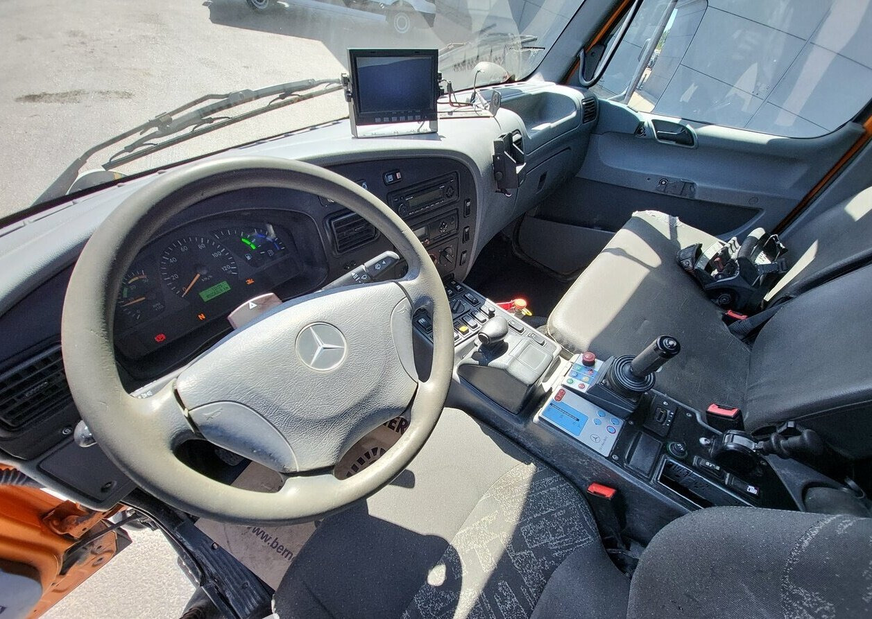 Unimog U 20 4x4 U 20 4x4, Zapfwelle, Kran Hiab 022D-3 HiDuo, Funk - Фургон: фото 3 Unimog U 20 4x4 U 20 4x4, Zapfwelle, Kran Hiab 022D-3 HiDuo, Funk - Фургон: фото 3