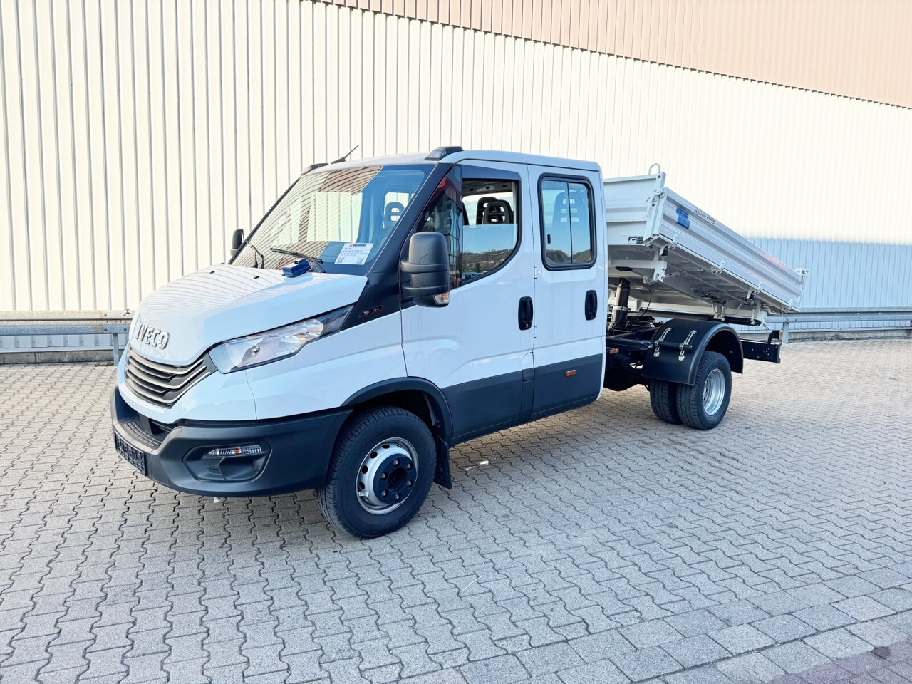 Iveco Daily 70C18 Doka 4x2 Daily 70C18 Doka 4x2 - Самосвал: фото 1 Iveco Daily 70C18 Doka 4x2 Daily 70C18 Doka 4x2 - Самосвал: фото 1