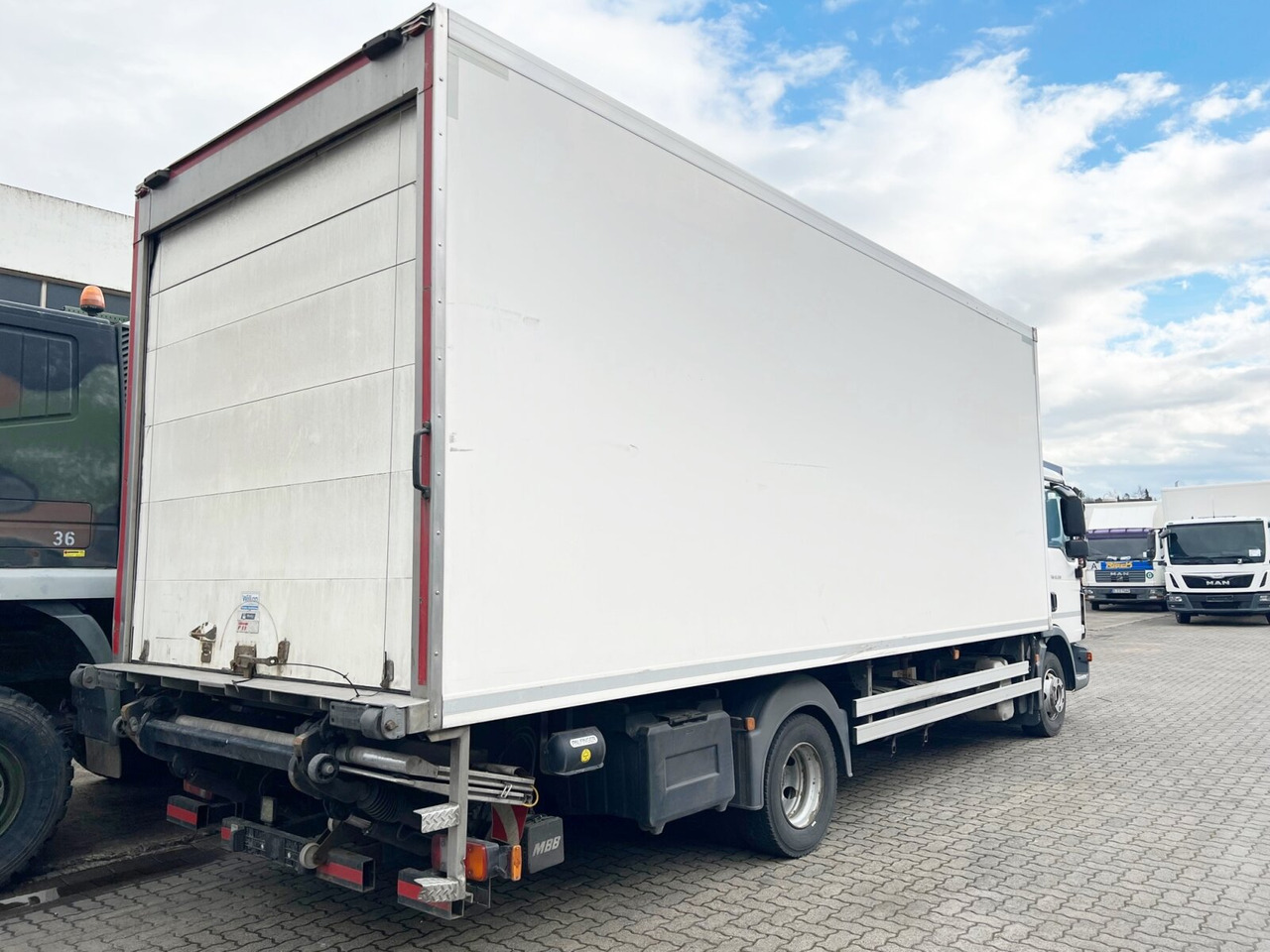 MAN TGL 12.220 4X2 BL mit Motorschaden TGL 12.220 4X2 BL mit Motorschaden, Tiefkühlkoffer, Thermoking, Rolltor, unterfaltbare MBB LBW - Рефрижератор: фото 3 MAN TGL 12.220 4X2 BL mit Motorschaden TGL 12.220 4X2 BL mit Motorschaden, Tiefkühlkoffer, Thermoking, Rolltor, unterfaltbare MBB LBW - Рефрижератор: фото 3