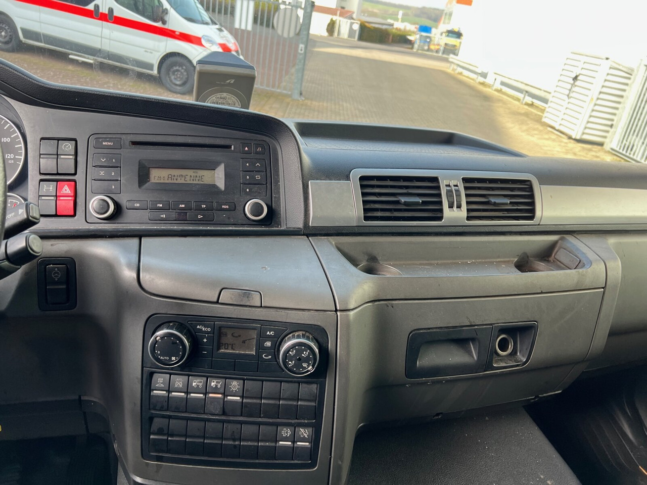 MAN TGL 12.250/340 4X2 BL TGL 12.250/340 4X2 BL mit Dhollandia LBW, 42 cbm в лизинг MAN TGL 12.250/340 4X2 BL TGL 12.250/340 4X2 BL mit Dhollandia LBW, 42 cbm: фото 4