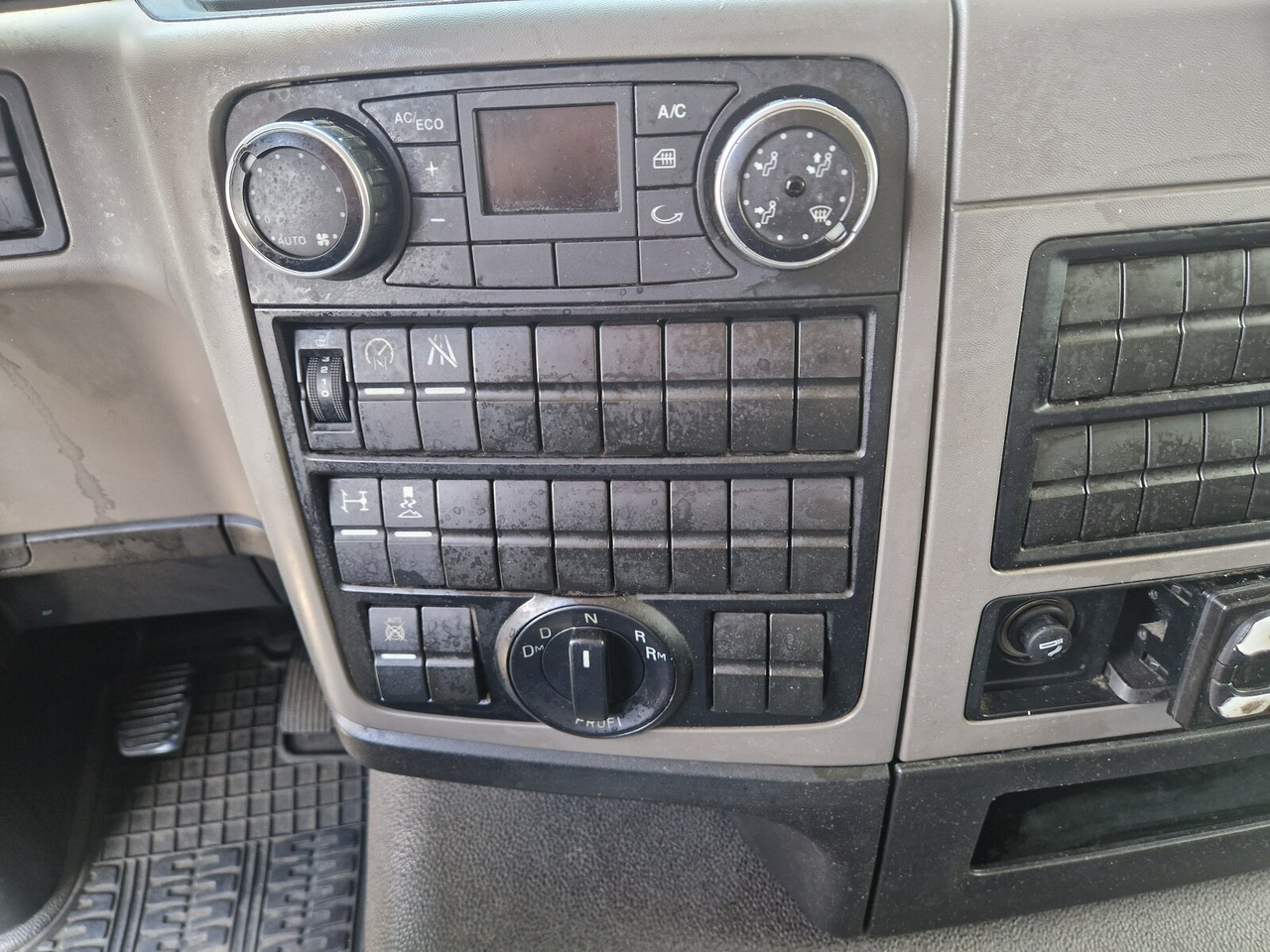 Рефрижератор MAN TGM 15.250/340 4X2 BL TGM 15.250/340 4X2 BL, Tiefkühlkoffer, Thermoking, Rolltor, unterfaltbare Dhollandia LBW: фото 12 Рефрижератор MAN TGM 15.250/340 4X2 BL TGM 15.250/340 4X2 BL, Tiefkühlkoffer, Thermoking, Rolltor, unterfaltbare Dhollandia LBW: фото 12